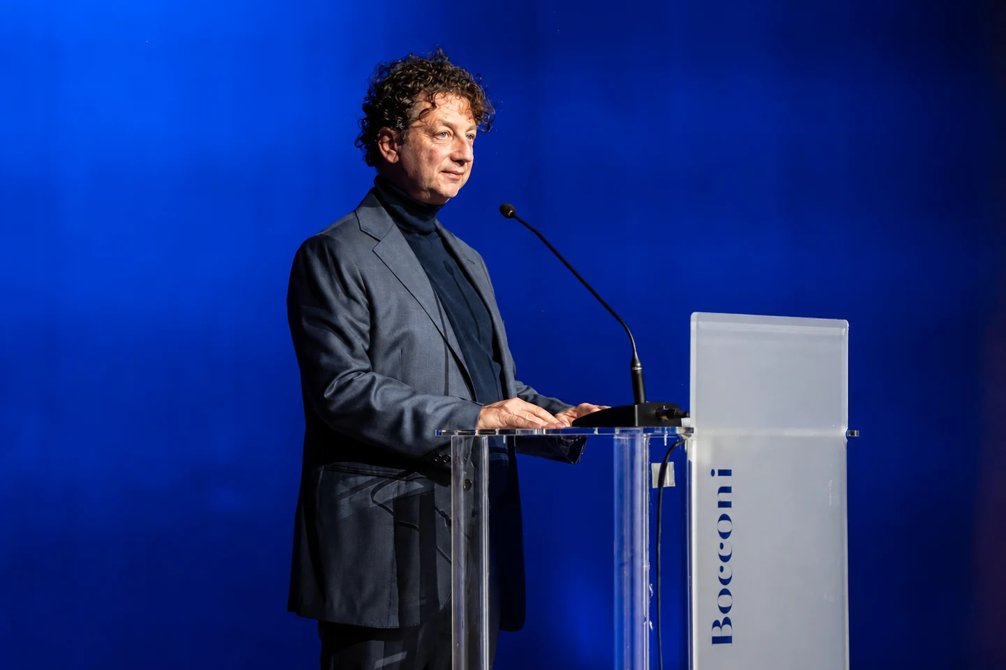 Maurizio Predieri at the lectern during the reading of documents from Bocconi’s Historical Archives at the 2026 Leaders’ Conference.